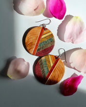 Load image into Gallery viewer, Swirling Rainbow