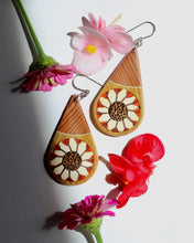 Load image into Gallery viewer, Daisy Dangle