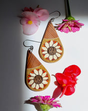 Load image into Gallery viewer, Daisy Dangle