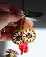 Load image into Gallery viewer, Daisy Dangle
