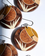 Load image into Gallery viewer, Geometric Shine