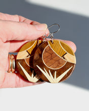 Load image into Gallery viewer, Geometric Shine