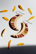 Load image into Gallery viewer, Crescent Curve

