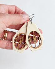 Load image into Gallery viewer, Black Walnut - Holly
