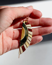 Load image into Gallery viewer, Pendant: Sapphire Splendid
