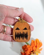 Load image into Gallery viewer, Pendant: Jack-O-Lantern
