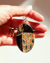 Load image into Gallery viewer, Pendant: Sweeping Diamond
