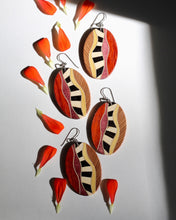 Load image into Gallery viewer, Twisting Sculpture
